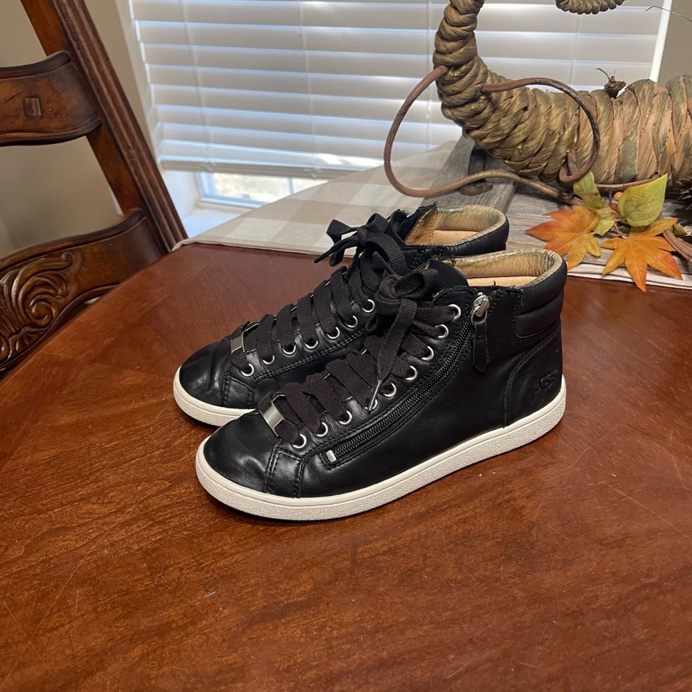 UGG Black Olive Soft Leather Zip Ankle Boots Shoes Sneakers High Top 8 Trainers